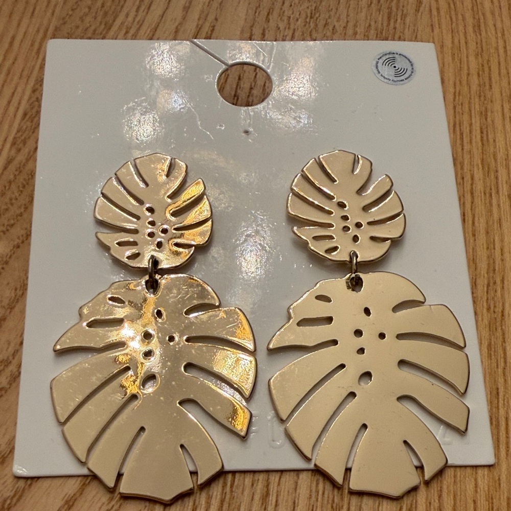 Forever 21 Gold Monstera Leaf Drop Earrings
